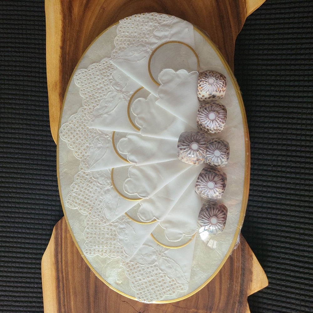 Shell/Capiz placemat set